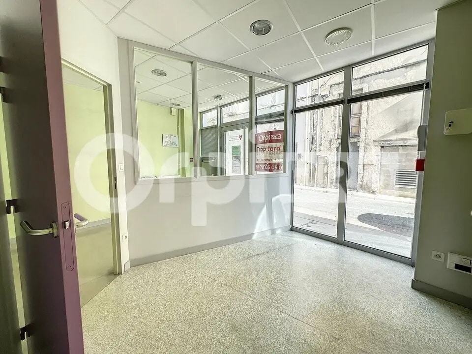 Office in Montluçon for lease Interior Photo- Image 1 of 14