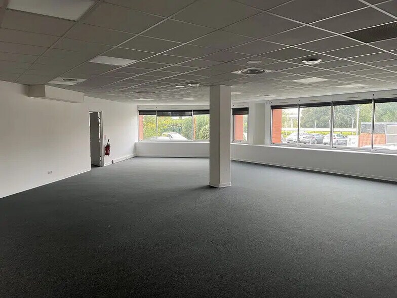 Office in Labège for lease - Interior Photo - Image 2 of 9