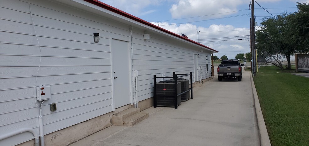 2575 N I-35, San Marcos, TX for lease - Building Photo - Image 3 of 4