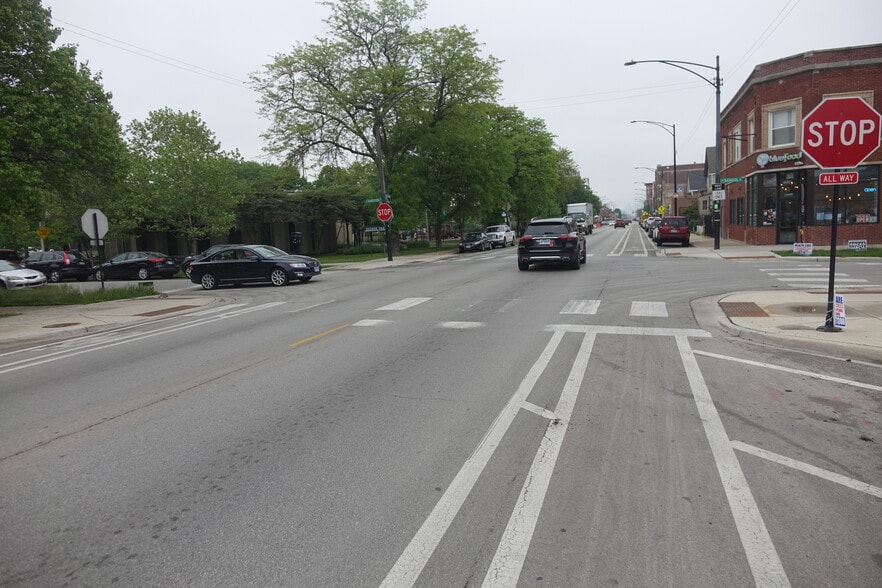 3300 N Elston Ave, Chicago, IL for sale - Building Photo - Image 3 of 6