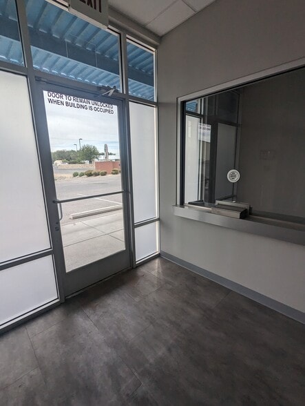 2780 W Picacho Ave, Las Cruces, NM for lease - Interior Photo - Image 2 of 16