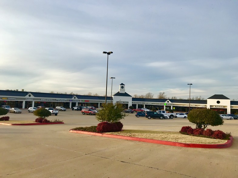 12301-12417 N Rockwell Ave, Oklahoma City, OK for lease - Building Photo - Image 2 of 2
