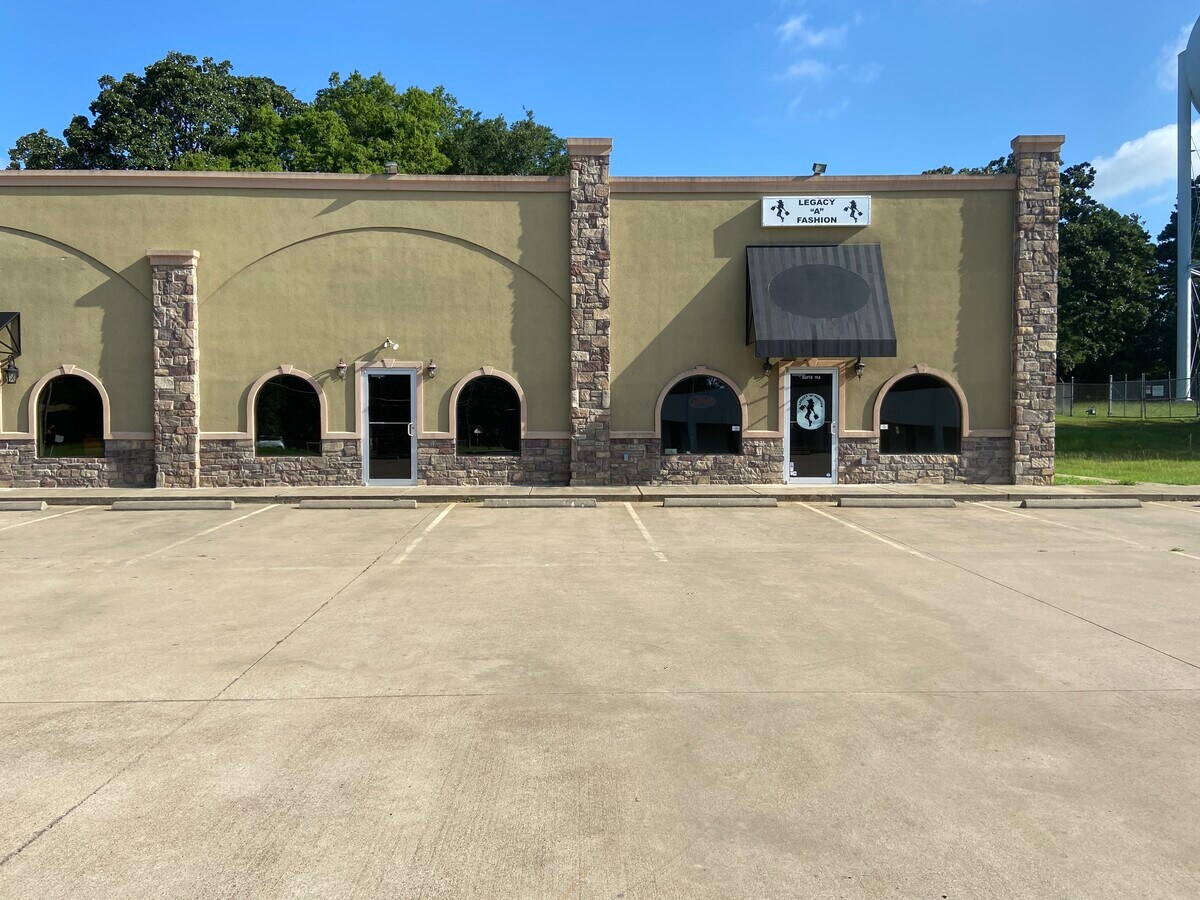 3008 Gilmer Rd, Longview, TX 75604