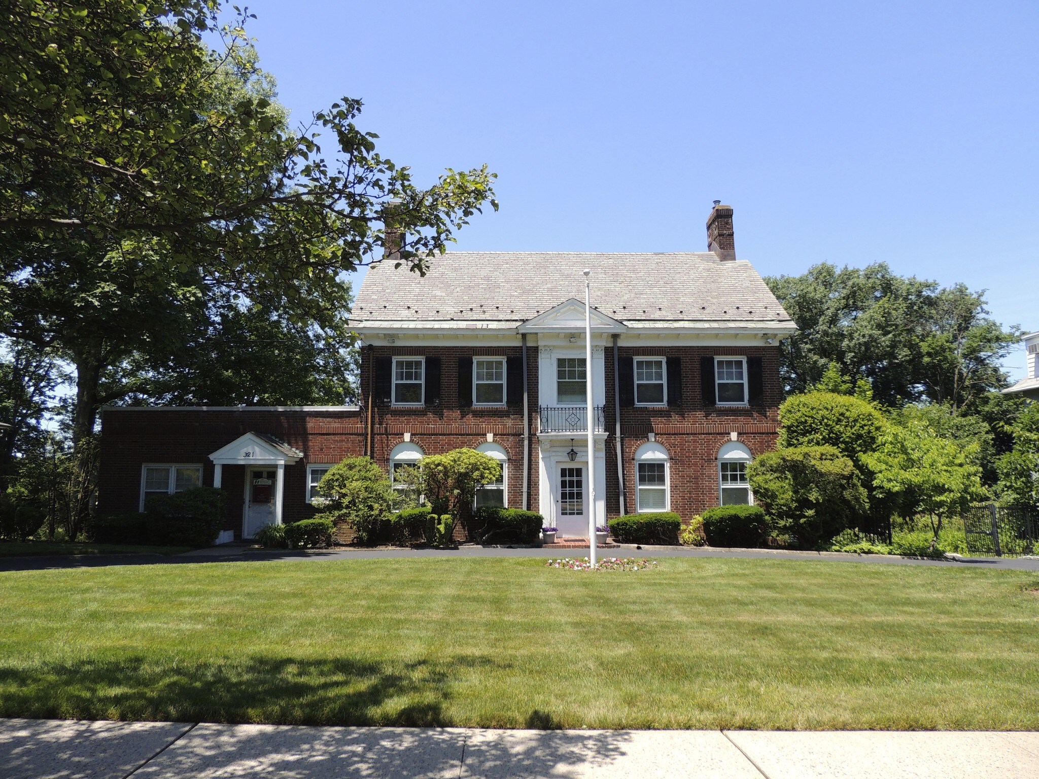 321 Summit Ave, Hackensack, NJ for sale Primary Photo- Image 1 of 1