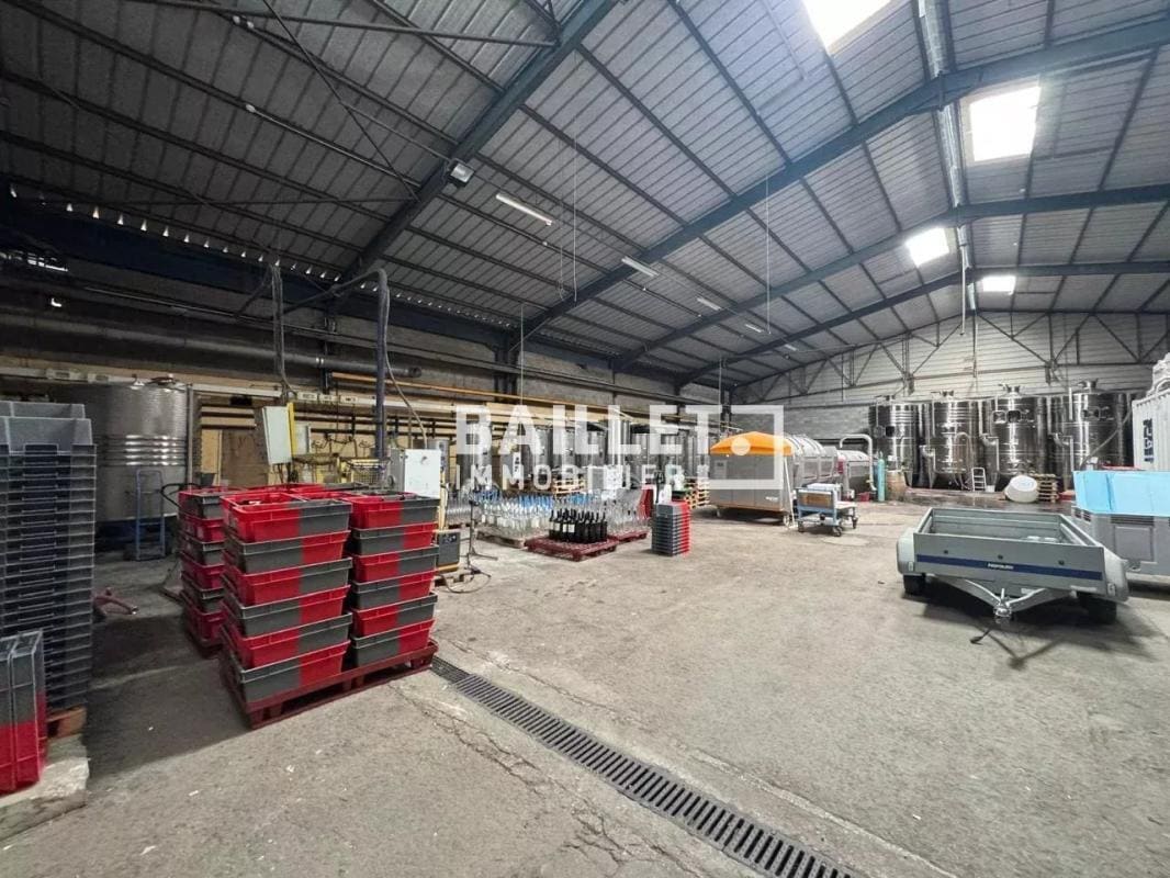 Industrial in Sainte-Maxime for lease Interior Photo- Image 1 of 6