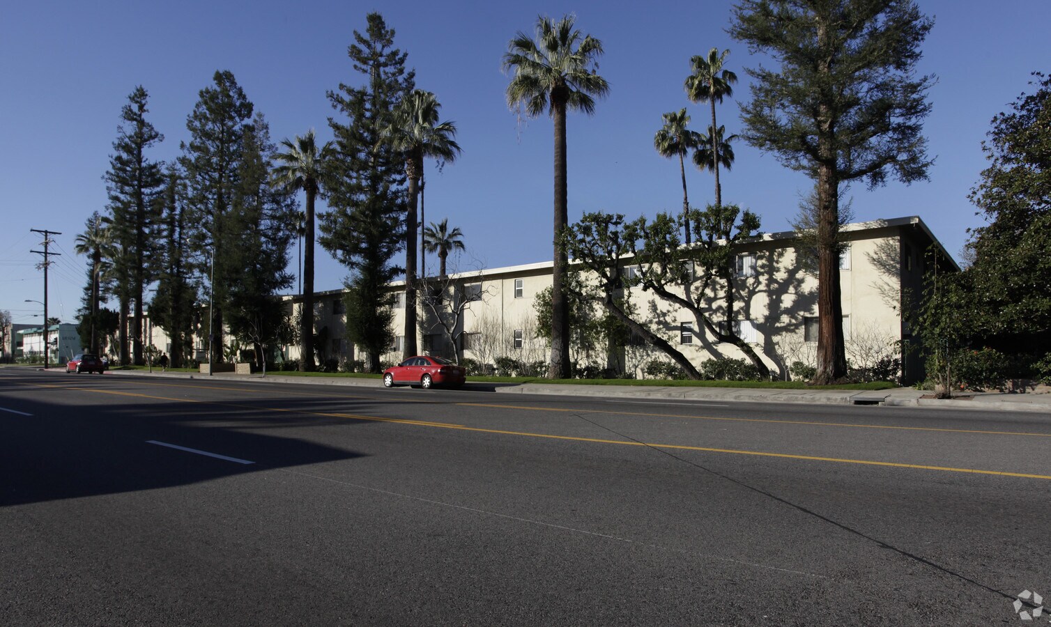 6251 Reseda Blvd, Los Angeles, CA 91335 Property Record