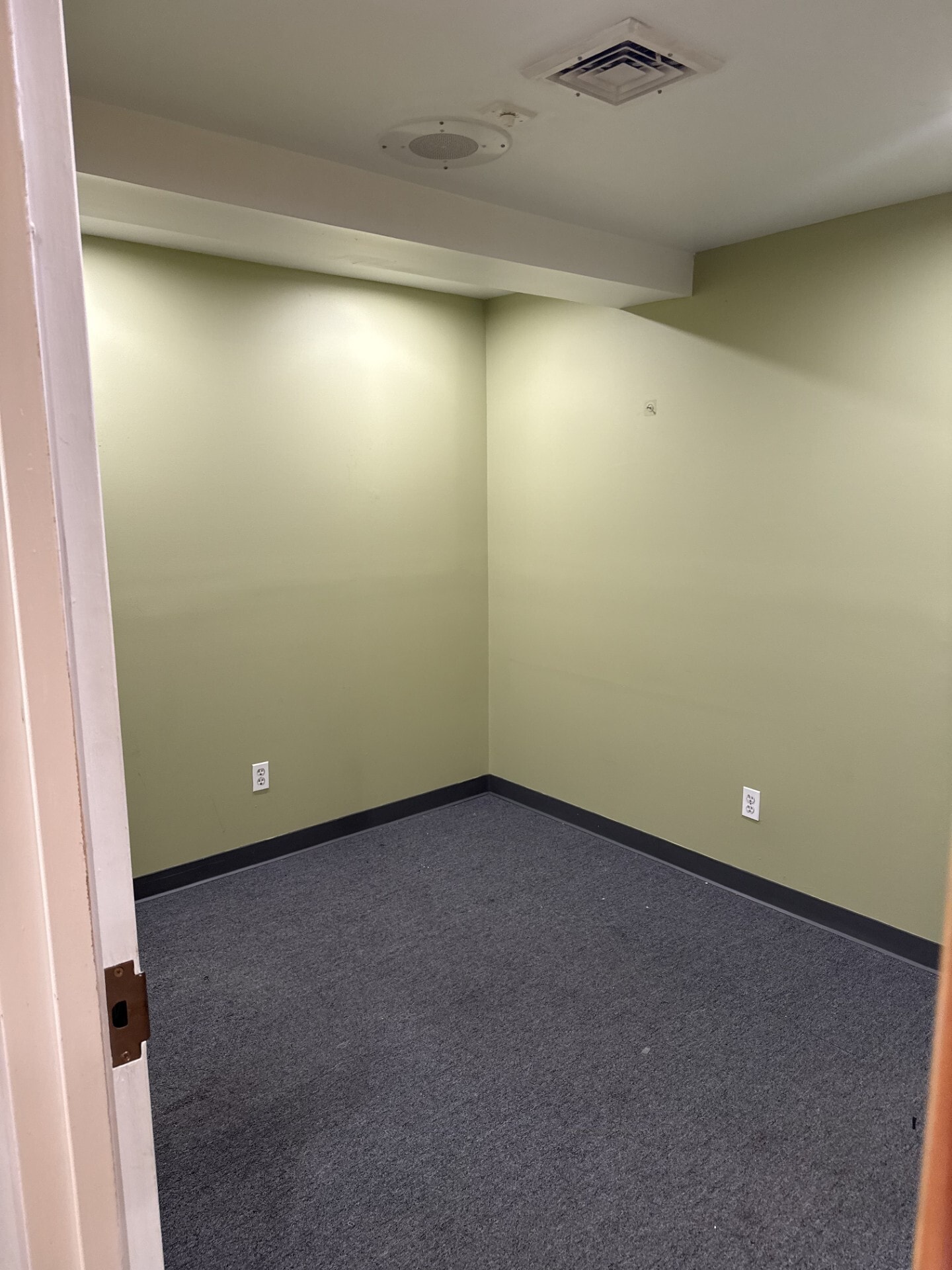 160 Howells Rd, Bay Shore, NY for lease Interior Photo- Image 1 of 2