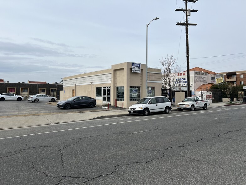 13924 Foothill Blvd, Sylmar, CA for lease - Building Photo - Image 1 of 1