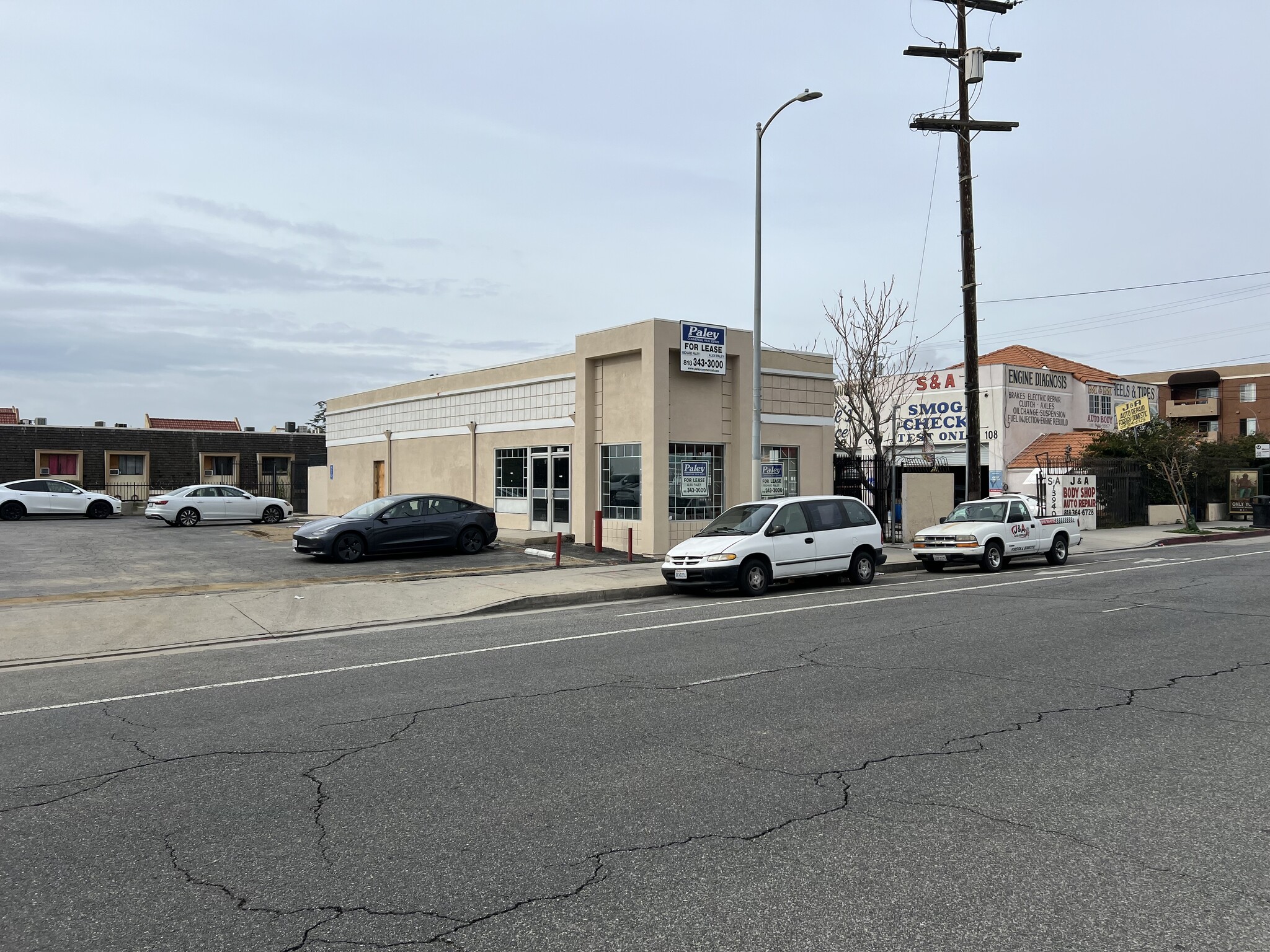 13924 Foothill Blvd, Sylmar, CA for lease Building Photo- Image 1 of 2