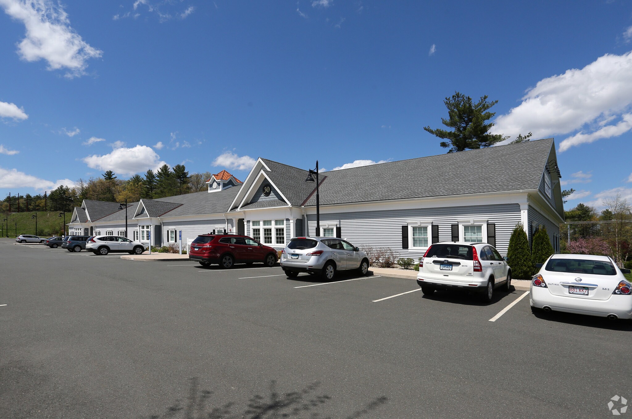 30 Dorset Xing, Simsbury, CT 06070 Medical Office Building