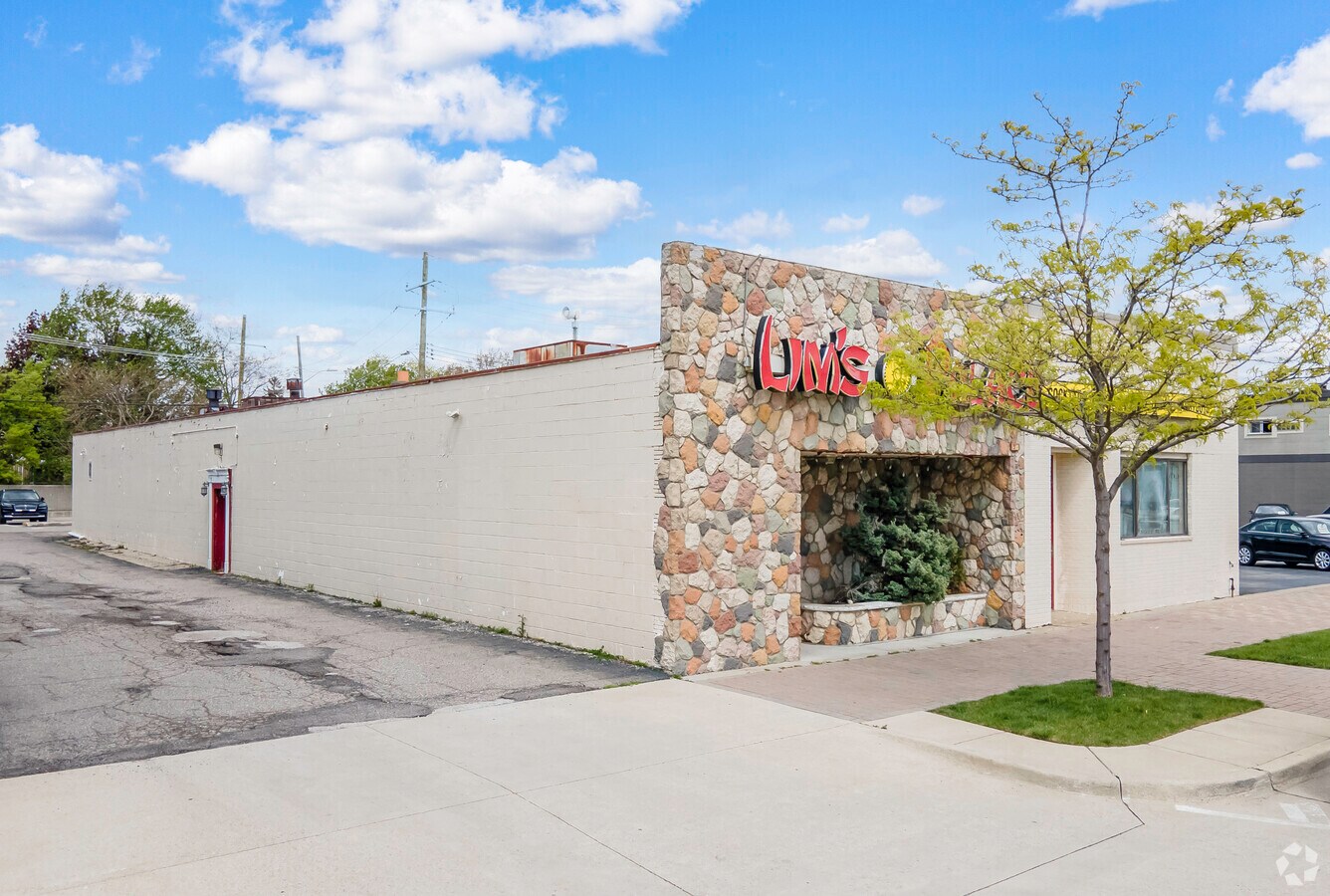 7684 W 14 Mile Rd, Clawson, MI 48017 Retail for Lease