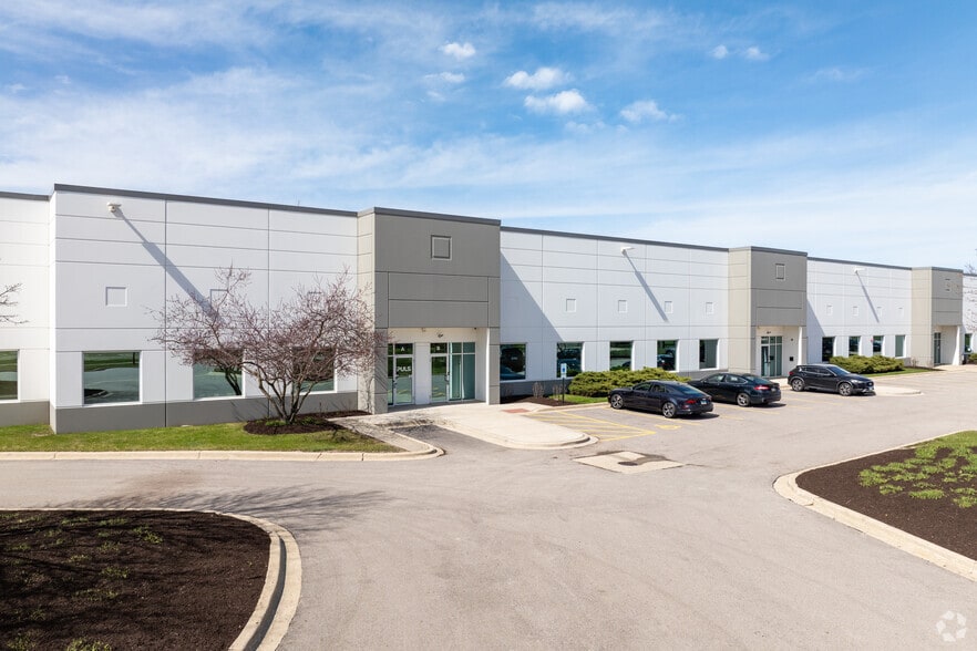 2640 White Oak Cir, Aurora, IL for sale - Building Photo - Image 1 of 1