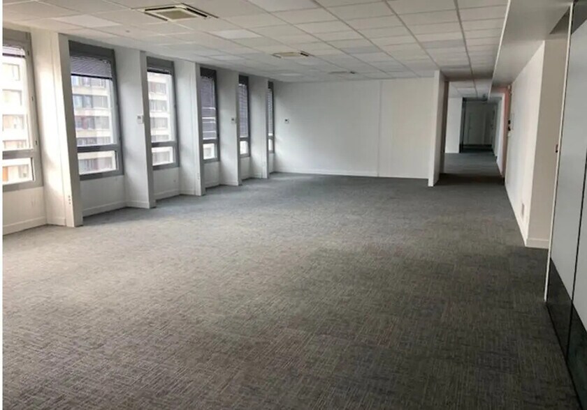 Office in Boulogne-Billancourt for lease - Building Photo - Image 2 of 7