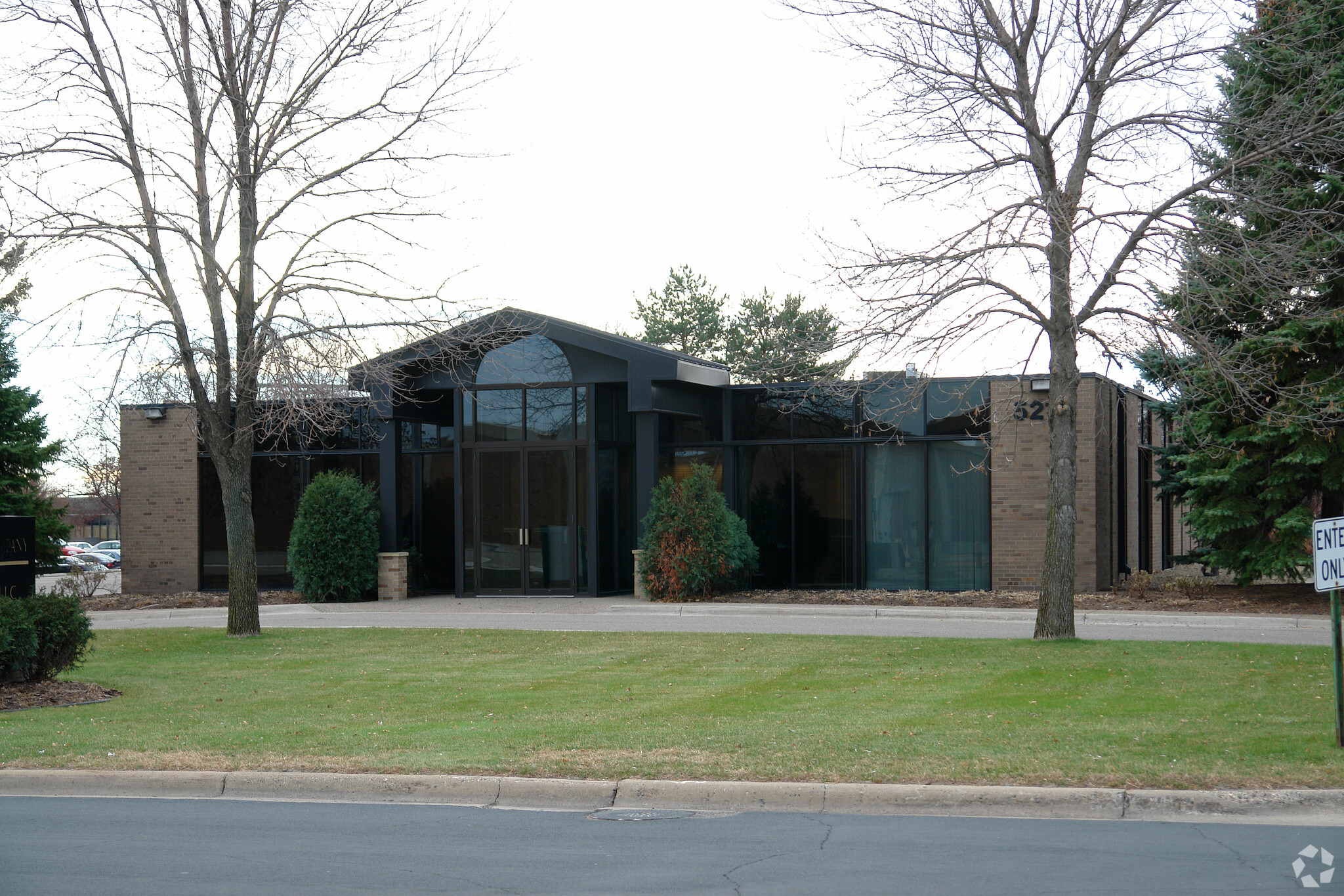 5215 Edina Industrial Blvd, Edina, MN for sale Primary Photo- Image 1 of 1