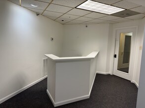 305 Harrison St, Leesburg, VA for lease Interior Photo- Image 1 of 8