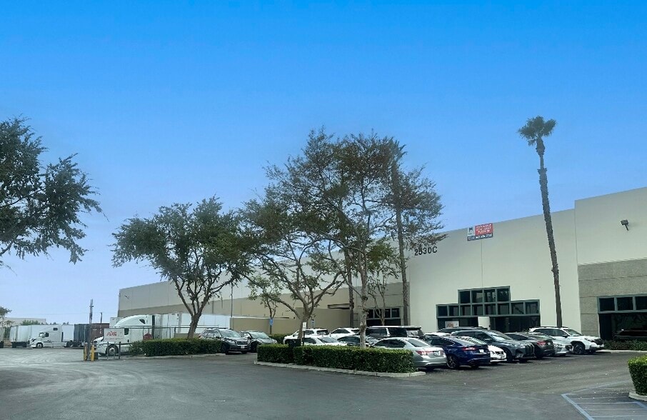 2530 E Lindsay Privado, Ontario, CA for lease - Building Photo - Image 1 of 20