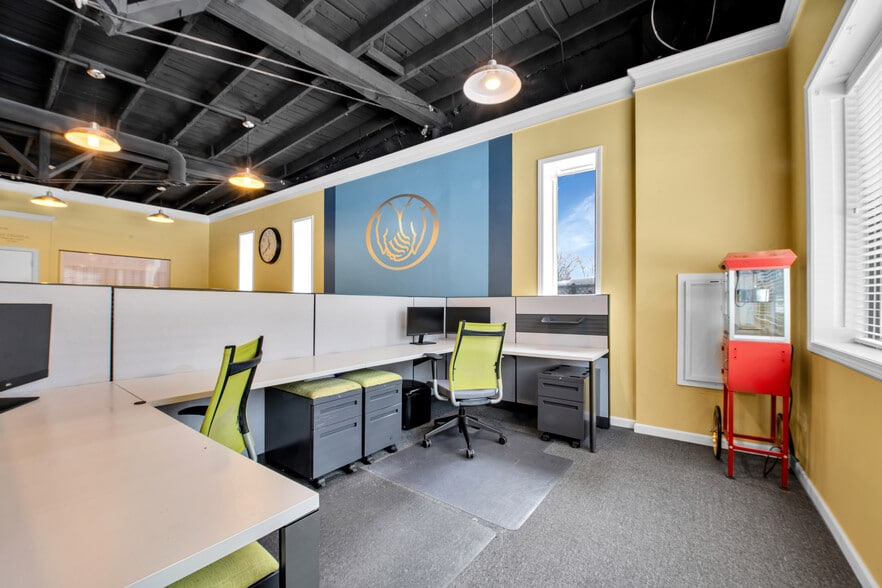 3048 W Clarkston Rd, Lake Orion, MI for lease - Interior Photo - Image 3 of 27