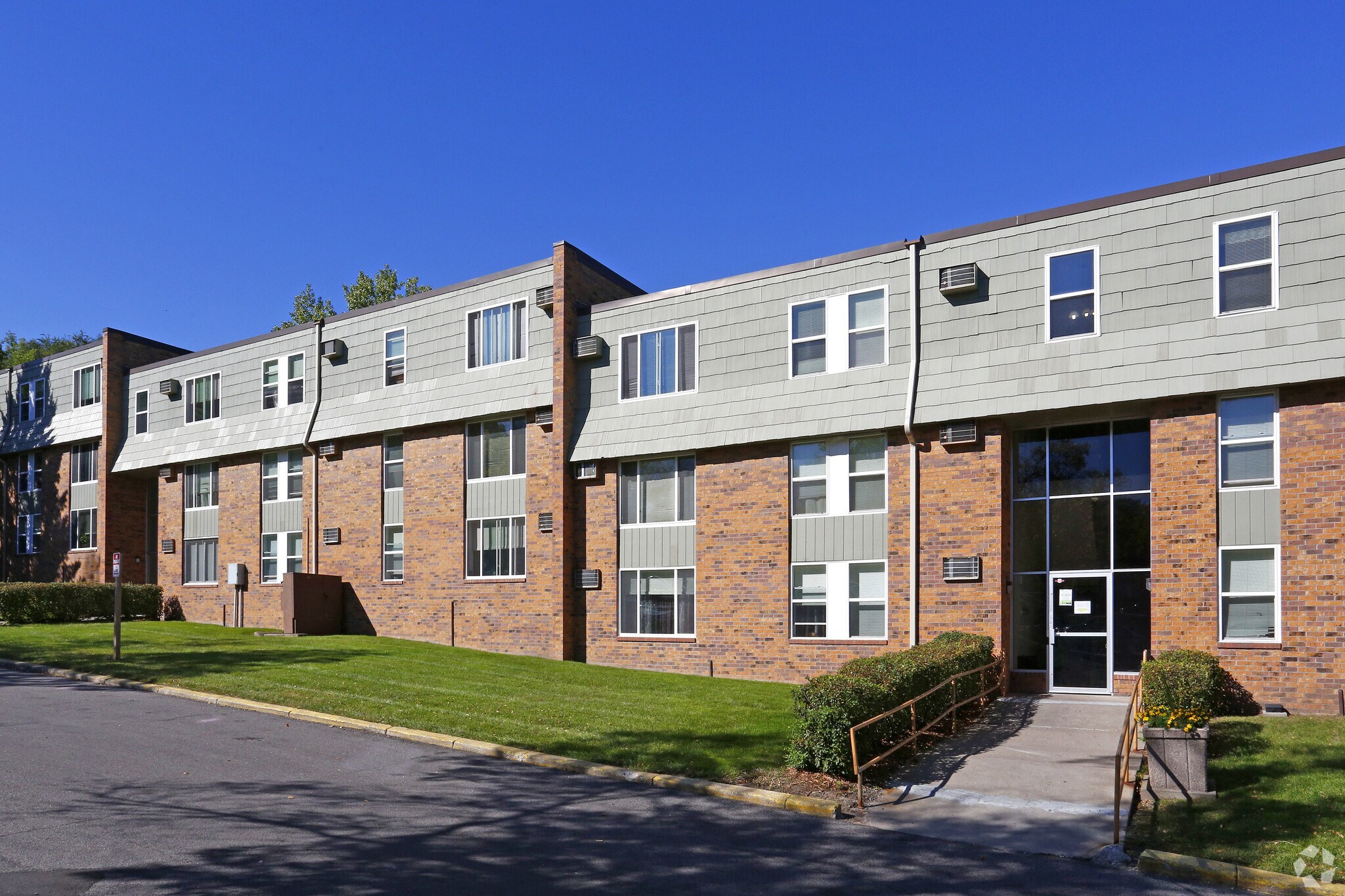 2236 Lower Afton Rd, Saint Paul, MN for sale Primary Photo- Image 1 of 36