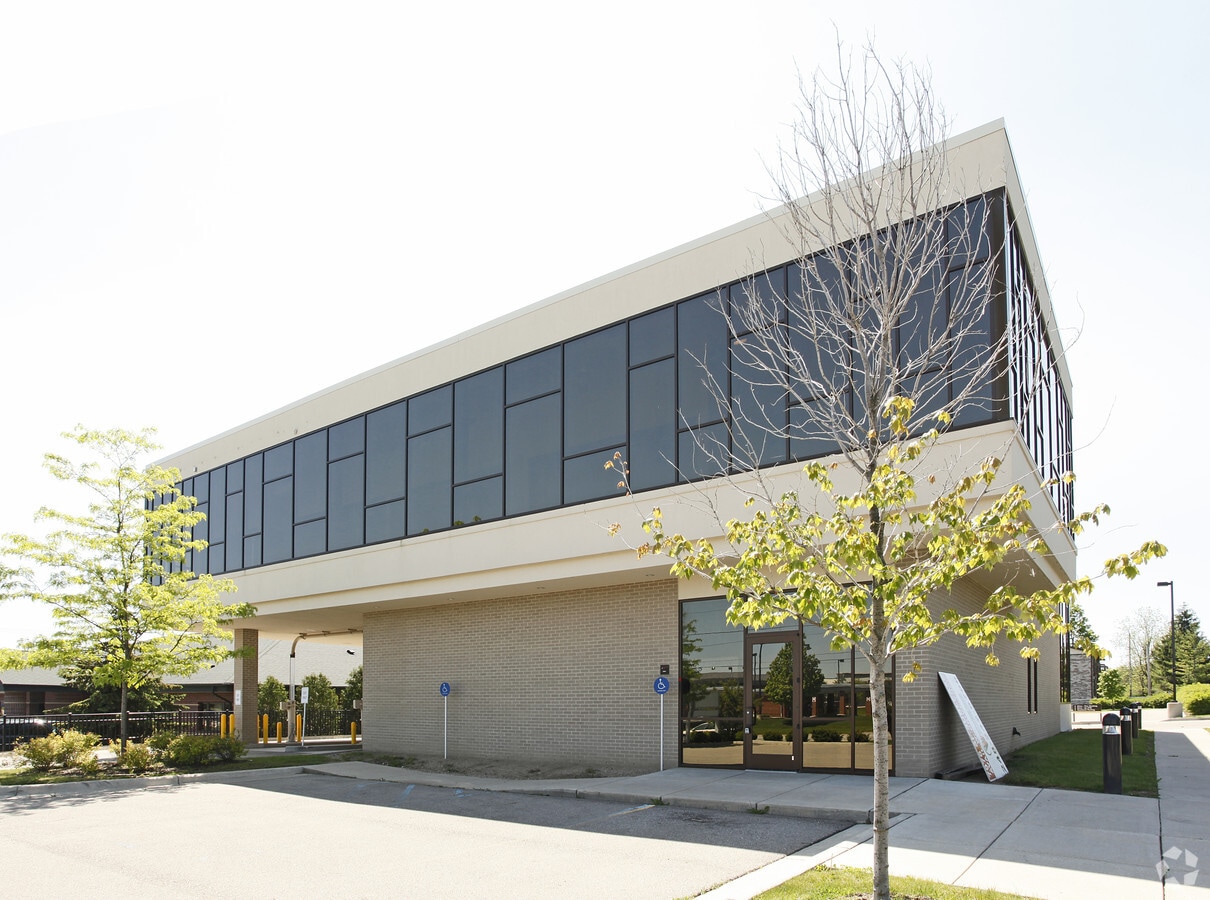 2624 Lake Lansing Rd, Lansing, MI 48912 Property Record