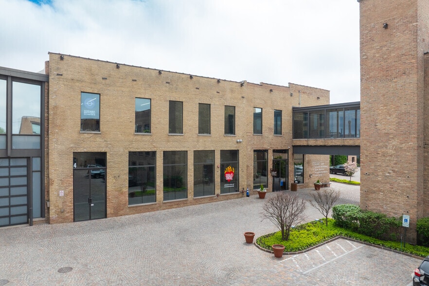 3057 N Rockwell St, Chicago, IL for lease - Building Photo - Image 2 of 23