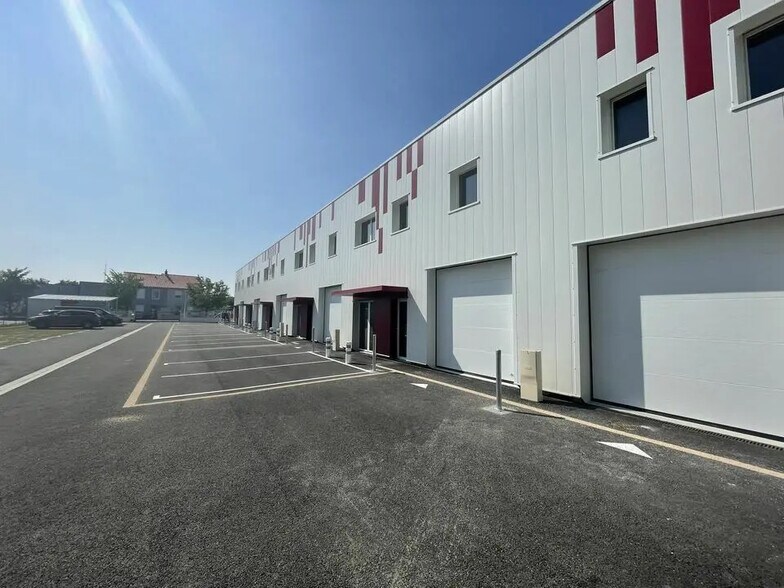 Industrial in Saint-Herblain for sale - Building Photo - Image 1 of 6
