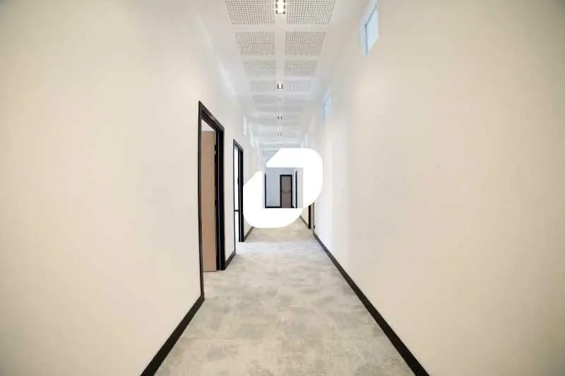 Office in Malakoff for lease - Building Photo - Image 2 of 18