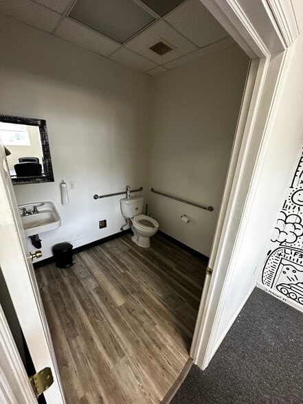 714 5th Ave, Bradley Beach, NJ for lease - Interior Photo - Image 2 of 8