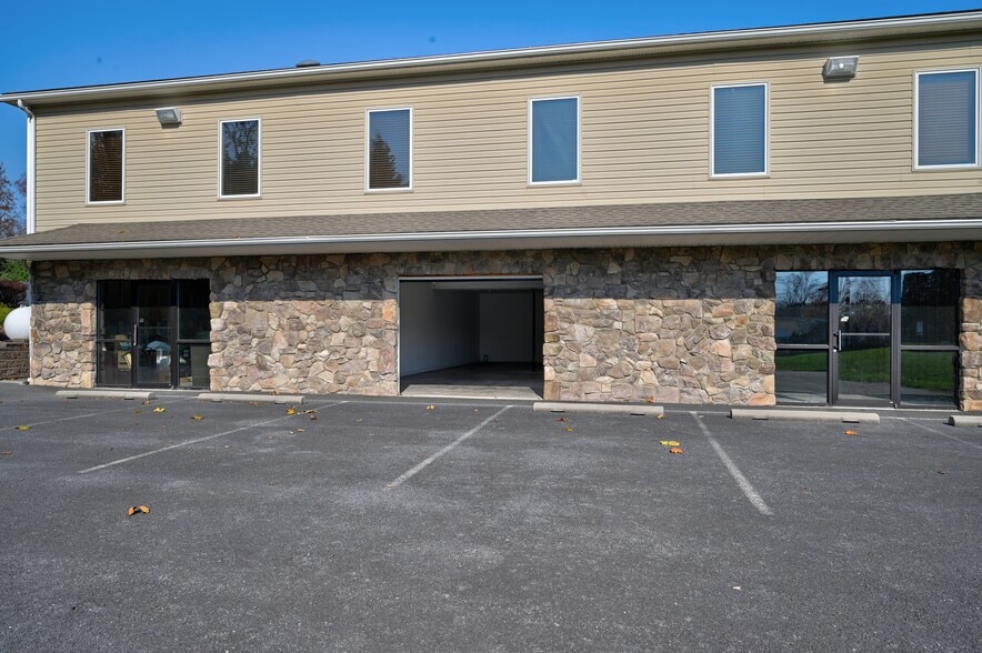 11001 Anthony Hwy, Waynesboro, PA for lease - Building Photo - Image 2 of 6