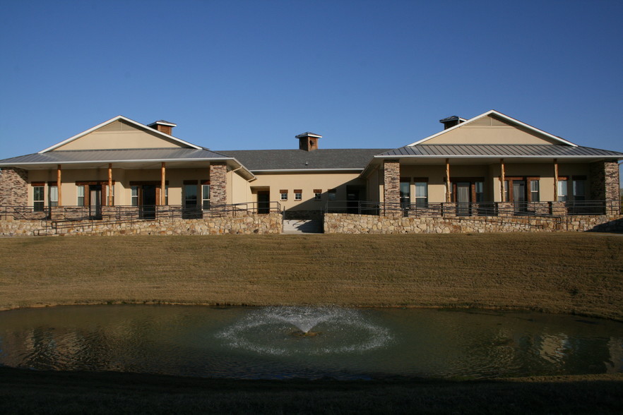 1011 Surrey Ln, Flower Mound, TX for lease - Primary Photo - Image 1 of 26