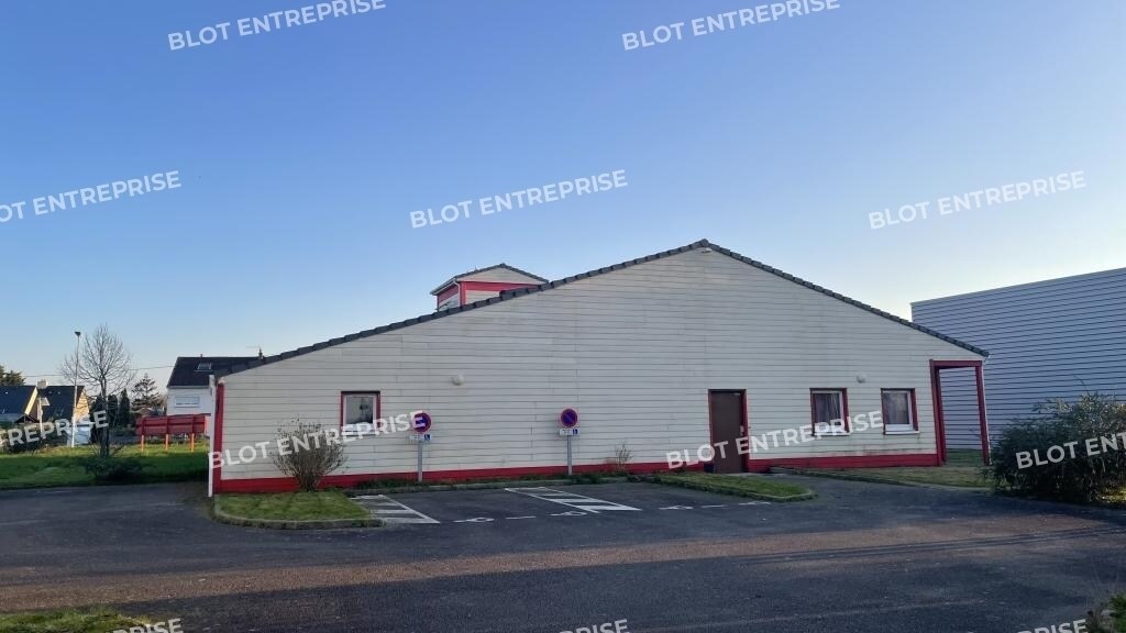 Retail in Pornichet for sale Building Photo- Image 1 of 6