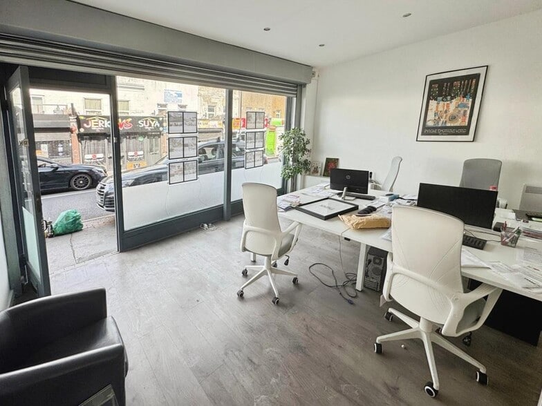 10-18 Portland Rd, London for lease - Building Photo - Image 3 of 4