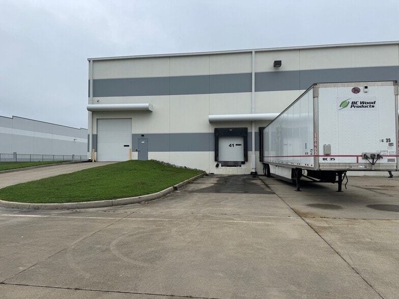 1020 Centerpoint Dr, Suffolk, VA for lease - Building Photo - Image 2 of 5