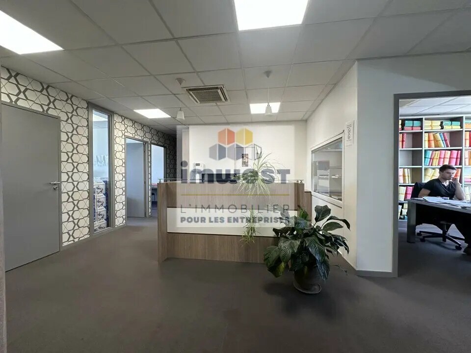 Office in Rennes for sale Lobby- Image 1 of 6