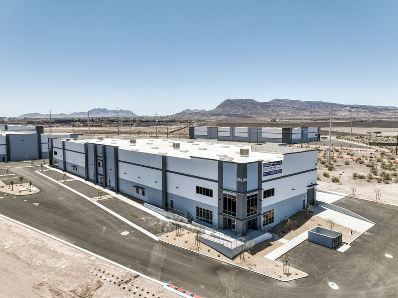 691 W Warm Springs Rd, Henderson, NV for lease - Building Photo - Image 2 of 6