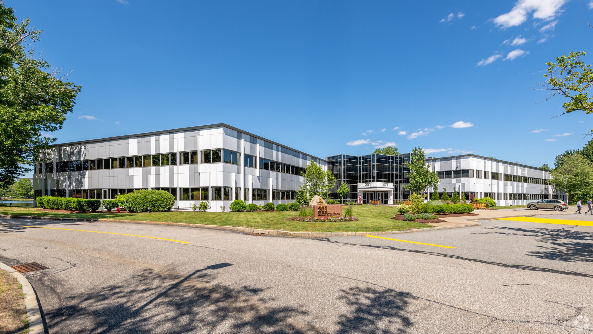 201 Edgewater Dr, Wakefield, MA 01880 Building 2