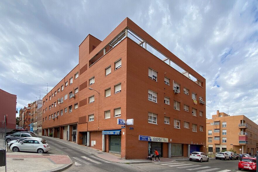 Calle De Rosario Romero, 23, Madrid, Madrid for sale - Building Photo - Image 2 of 2