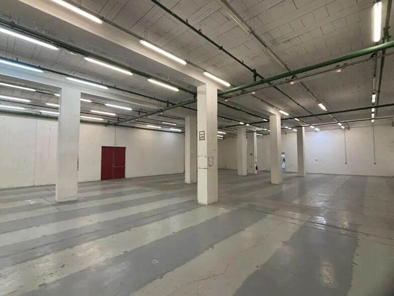 Industrial in Bagnolet for lease - Interior Photo - Image 3 of 6