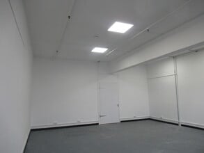 8 Deer Park Rd, London for lease Interior Photo- Image 2 of 4