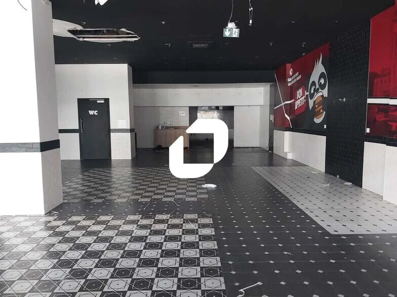 Retail in Nîmes for lease - Interior Photo - Image 3 of 5