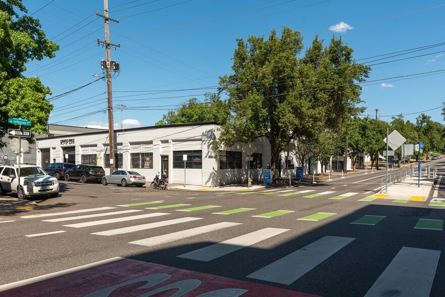 1631 SW Jefferson St, Portland, OR for lease - Building Photo - Image 3 of 8