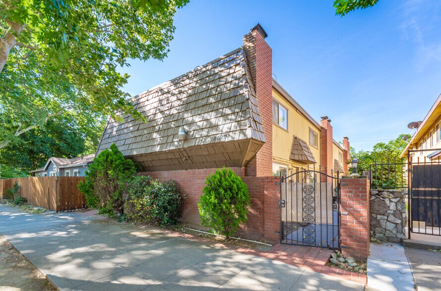 2620 C St, Sacramento, CA for sale - Building Photo - Image 1 of 1
