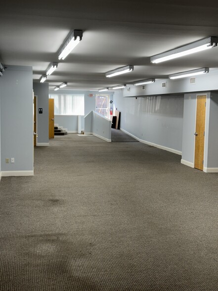 106 E Lancaster Ave, Wayne, PA for lease - Building Photo - Image 3 of 8