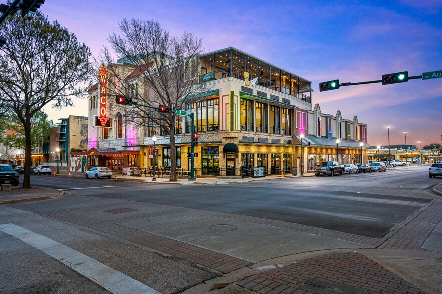 724 Austin Ave, Waco, TX for lease - Primary Photo - Image 1 of 17