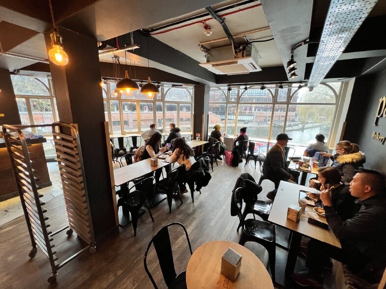 250 Camden High St, London for lease - Building Photo - Image 3 of 6