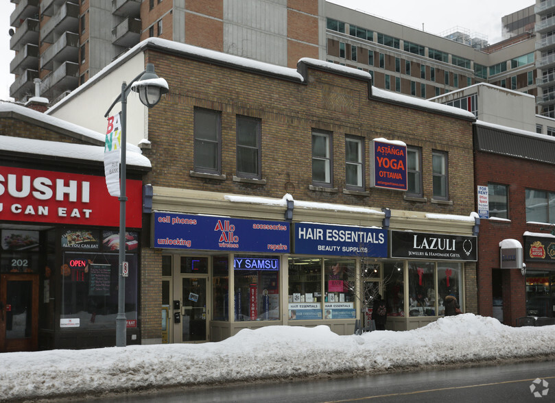 196-200 Bank St, Ottawa, ON for lease - Building Photo - Image 1 of 2