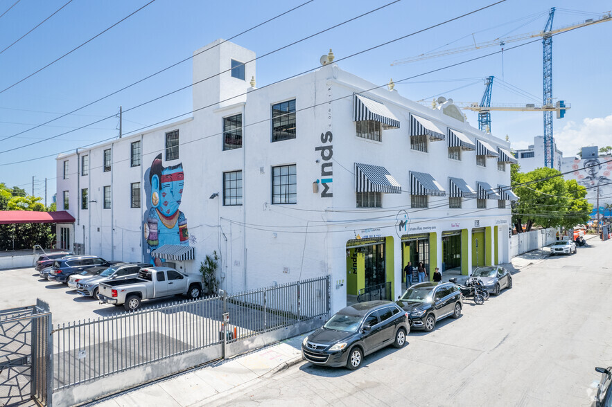 120-124 NW 25th St, Miami, FL for lease - Primary Photo - Image 1 of 11