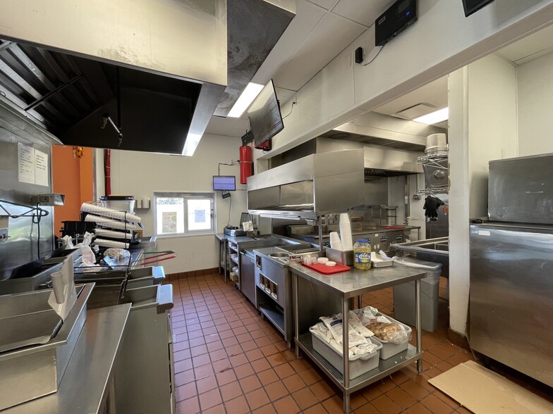 1215-1219 W Russell Ave, Bonham, TX for sale - Interior Photo - Image 3 of 5