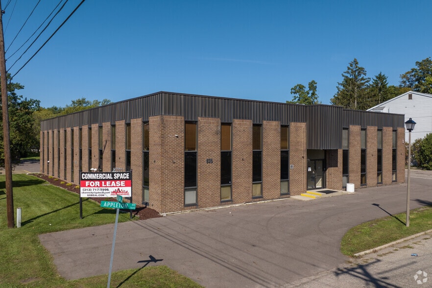 835 Louisa St, Lansing, MI for lease - Building Photo - Image 2 of 14