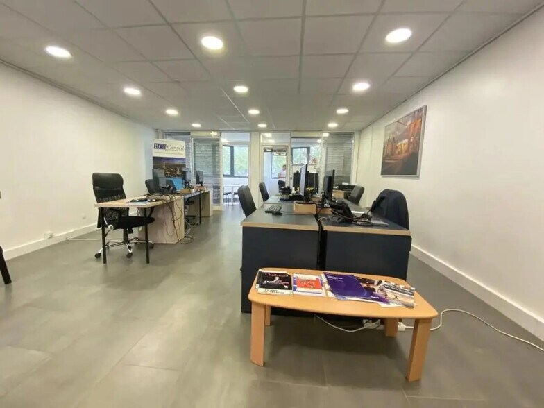 Office in Boulogne-Billancourt for lease - Interior Photo - Image 2 of 5