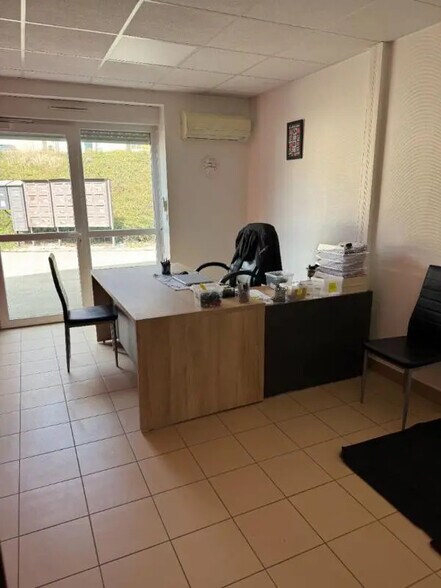 Office in Miserey-Salines for lease - Interior Photo - Image 2 of 3